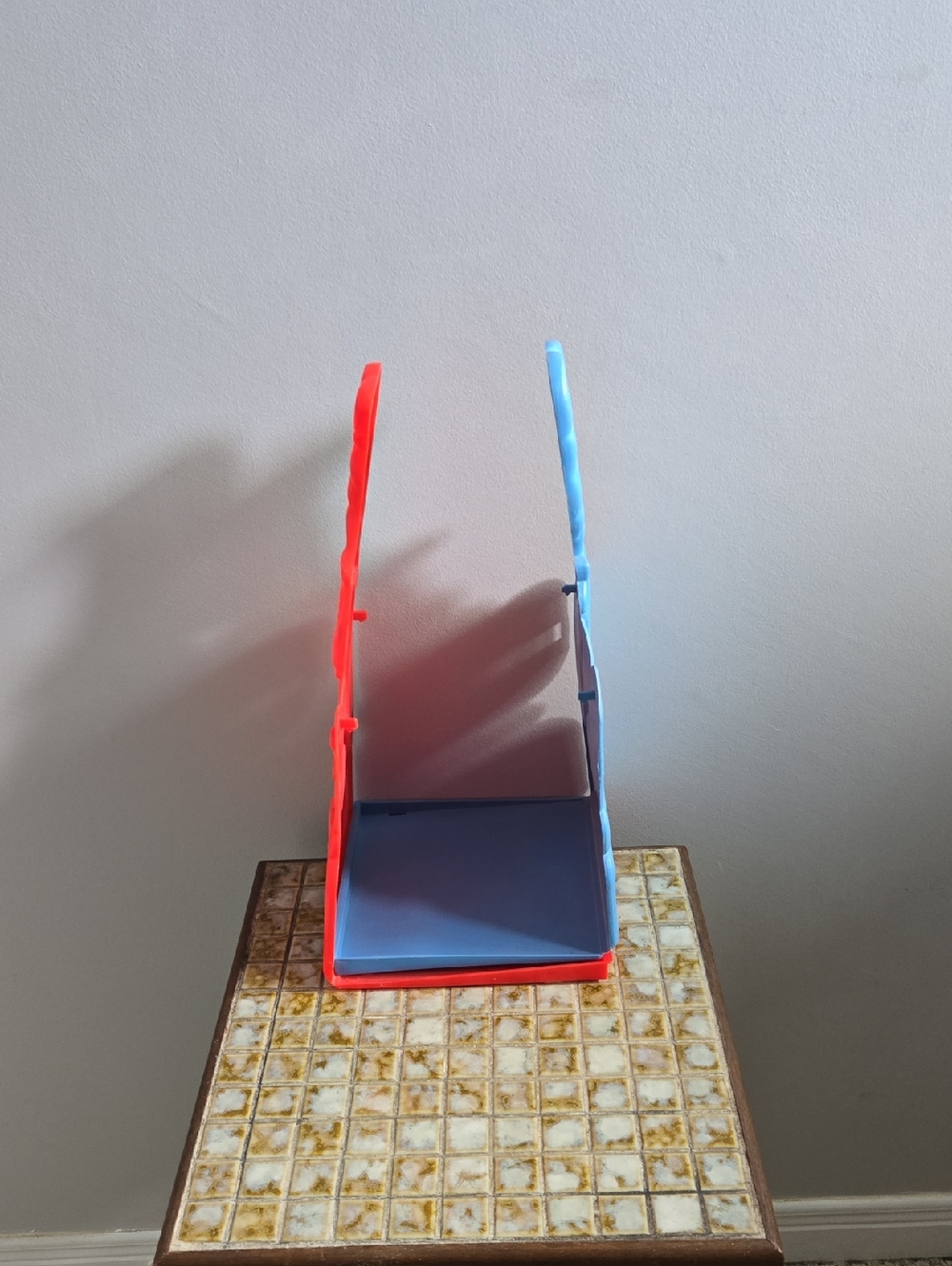 Vintage Red and Blue Plastic Dr. Seuss Book Ends - Picture 2 of 4
